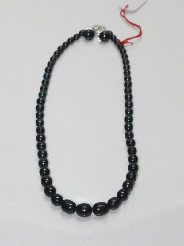 Trendy Black Pearl Necklace